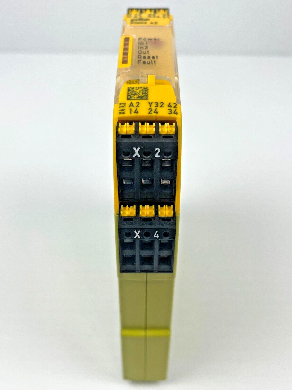 Pilz PNOZ s2 C Safety Relay, 751102, 24VDC, 3 n/o, 1 n/c
