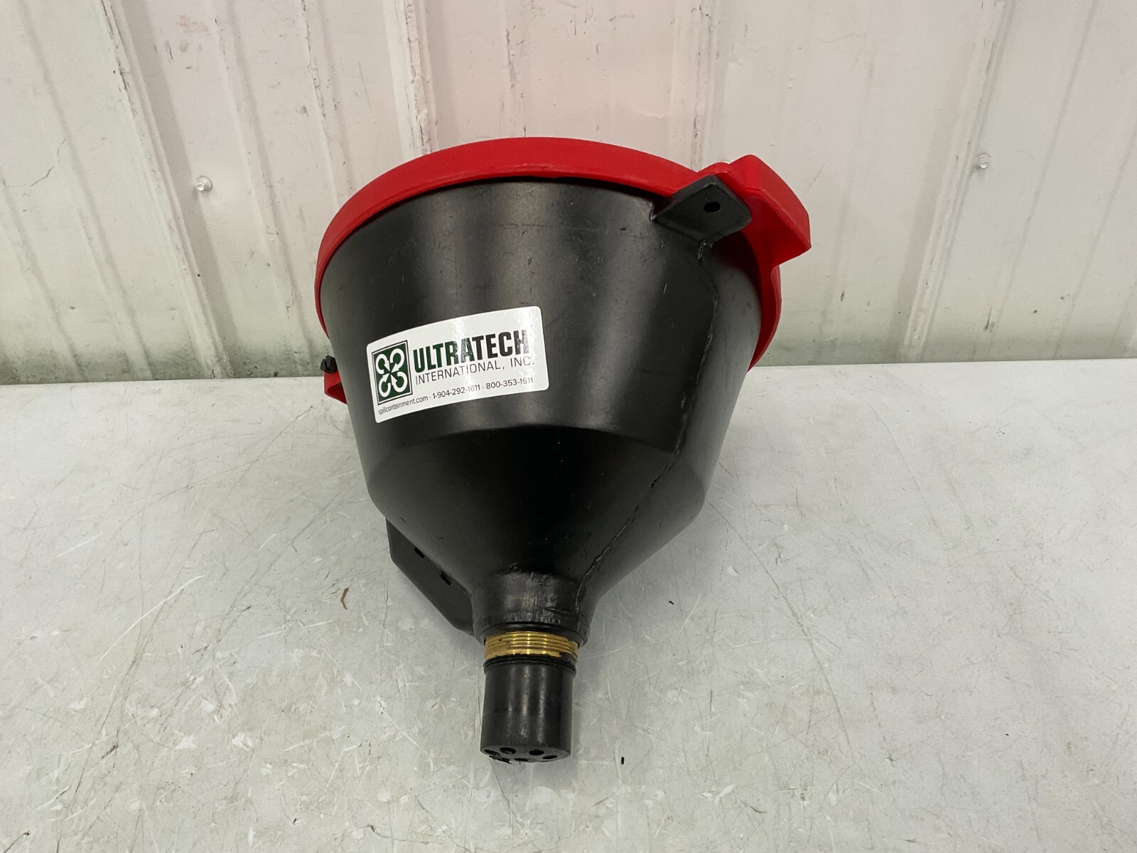 ULTRATECH – 651 Drum Funnel with Lid 13 3/8 in x 11 in