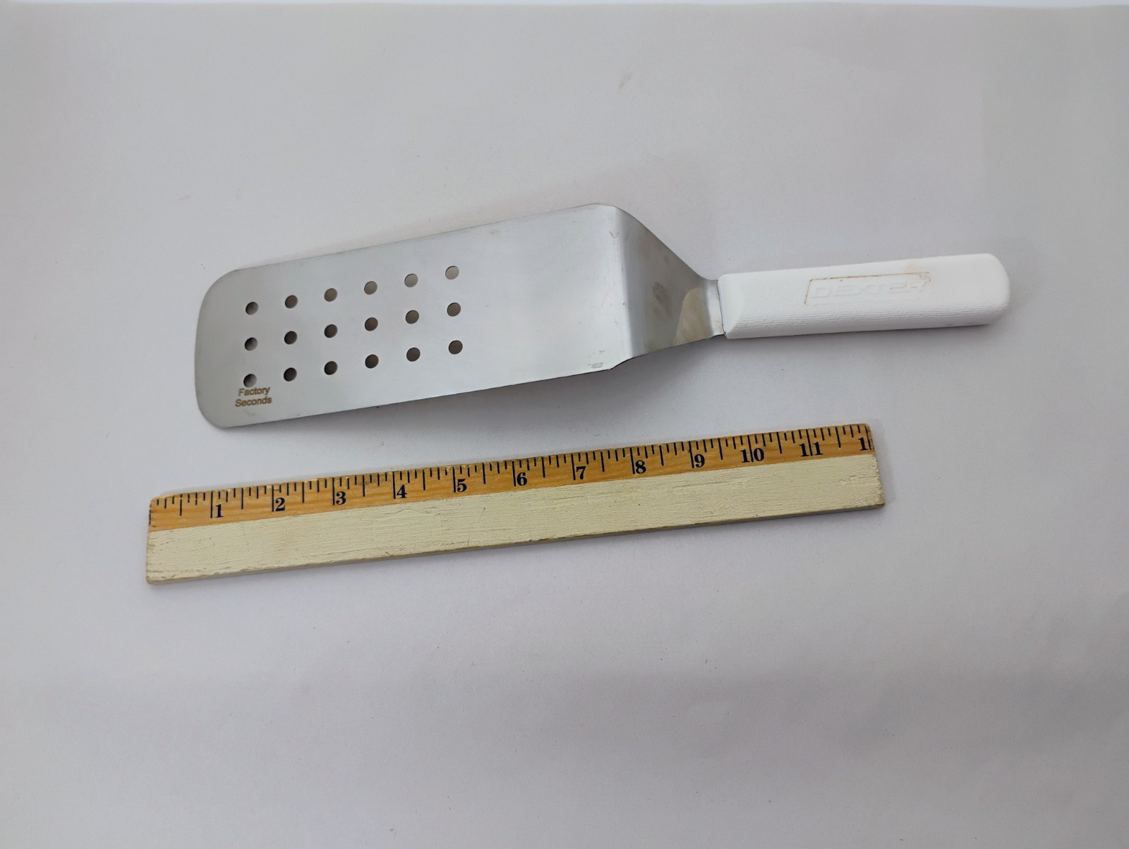 Dexter USA White Handle Grill Turner Spatula 8″X3″ Perforated PS286-8 Factory2nd