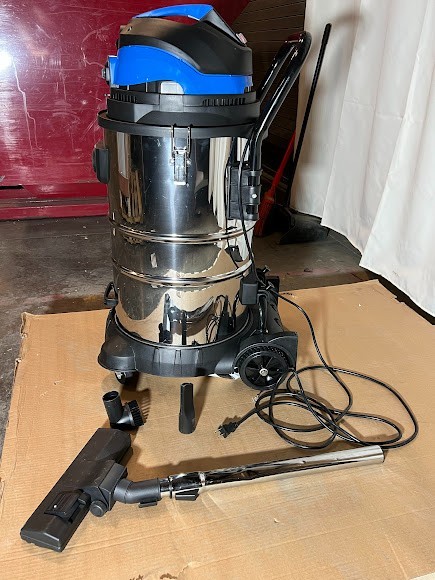 Lavex 13 Gallon SS Commercial Wet / Dry Vacuum with Toolkit – 100-120V, 1200W