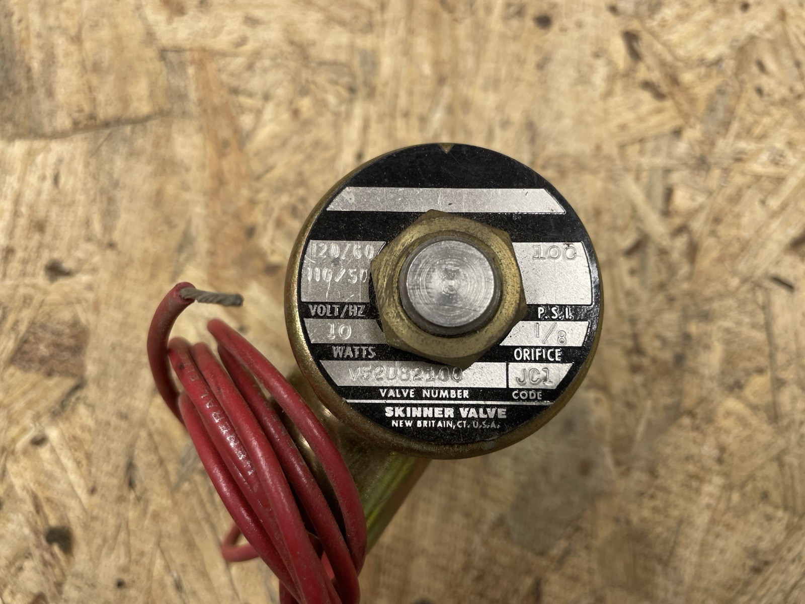 V52DB2100 Skinner Fuel Solenoid Valve New (no Box)