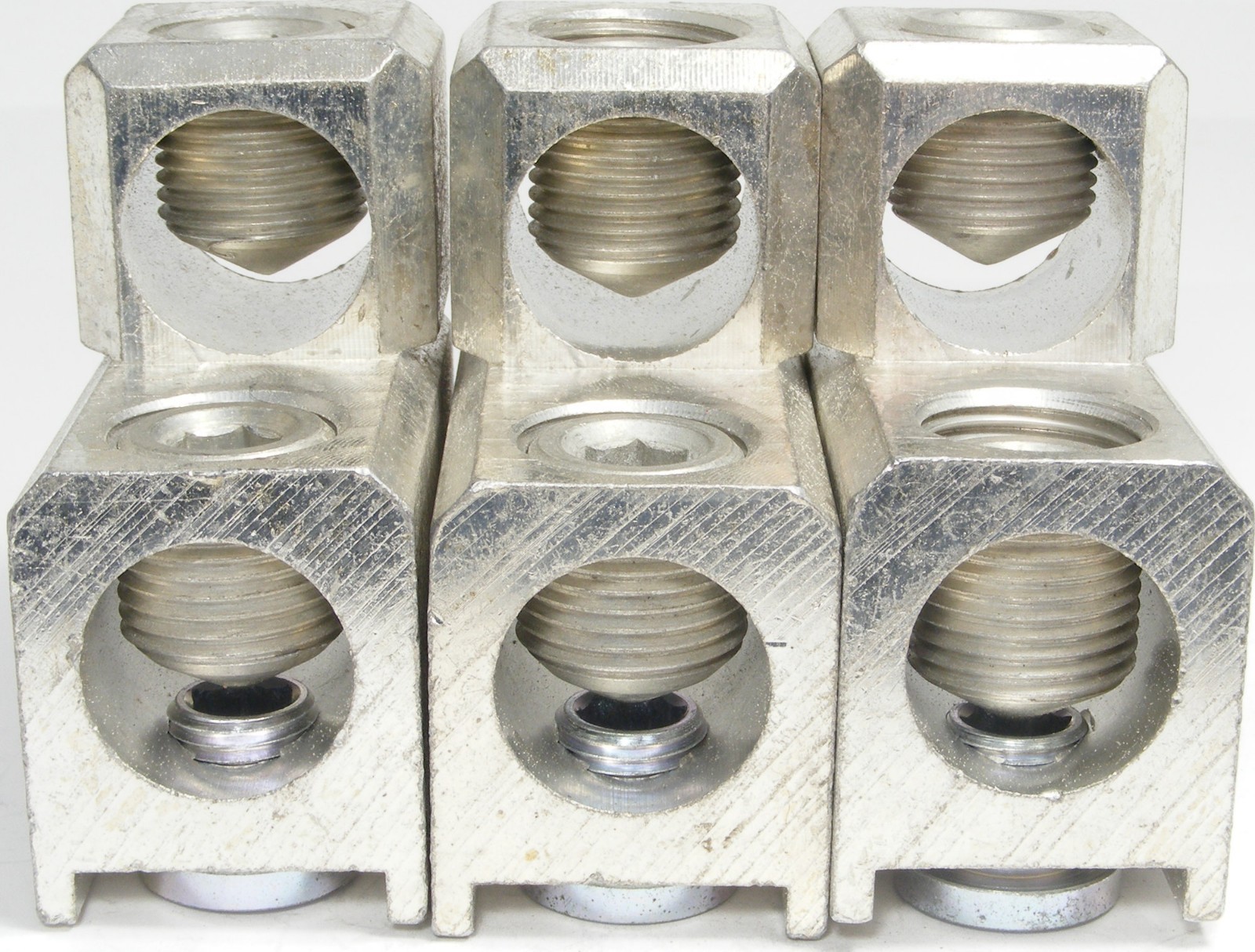NEW Eaton Cutler-Hammer 3TA632LK Breaker Lug Kit 3P 630A, 2-500 kcmil, G Series