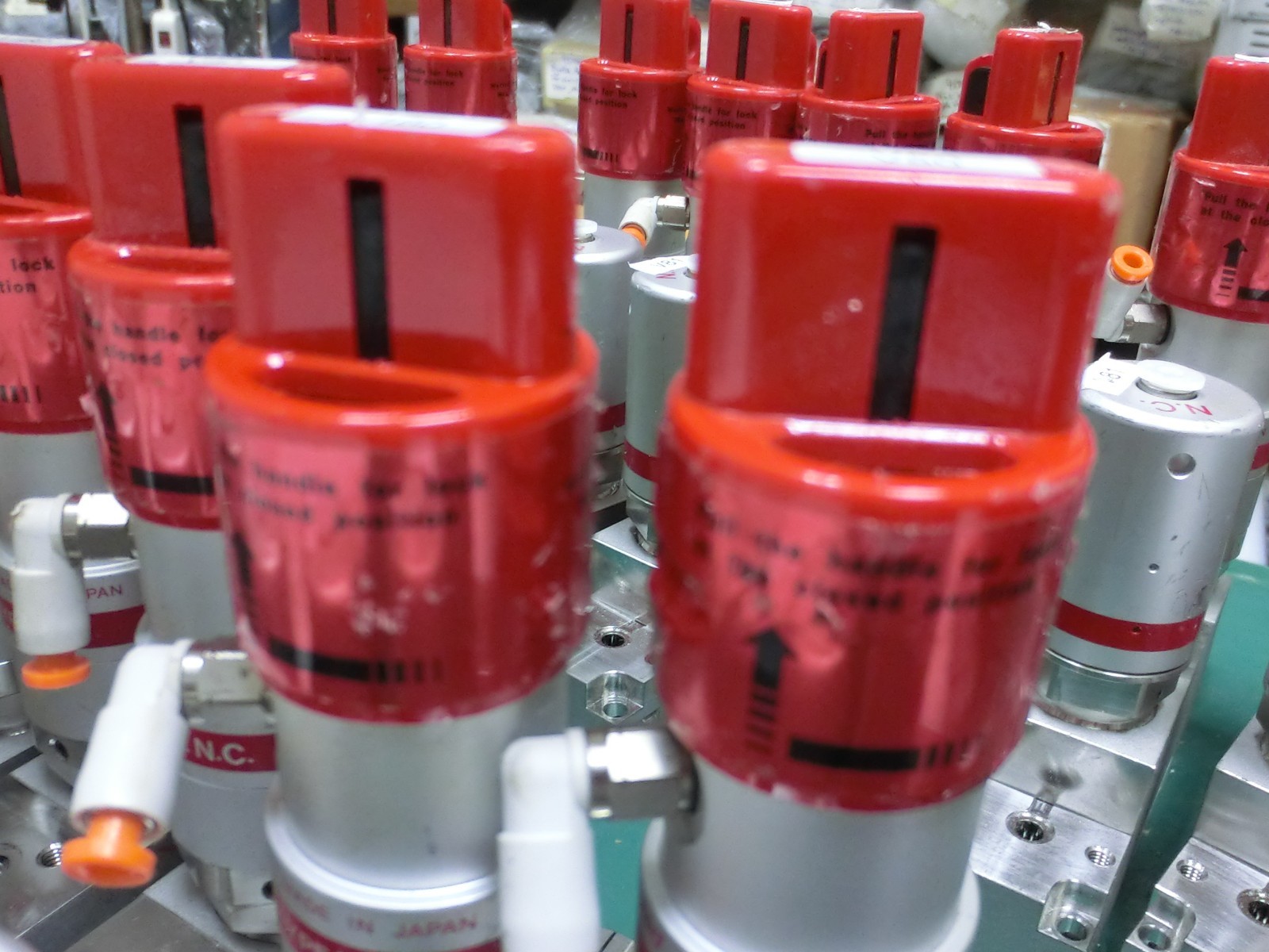 Lam Research 766-077821-103 Rev D Fujikin 705774 Pneumatic Valve,Used,Jp+9773