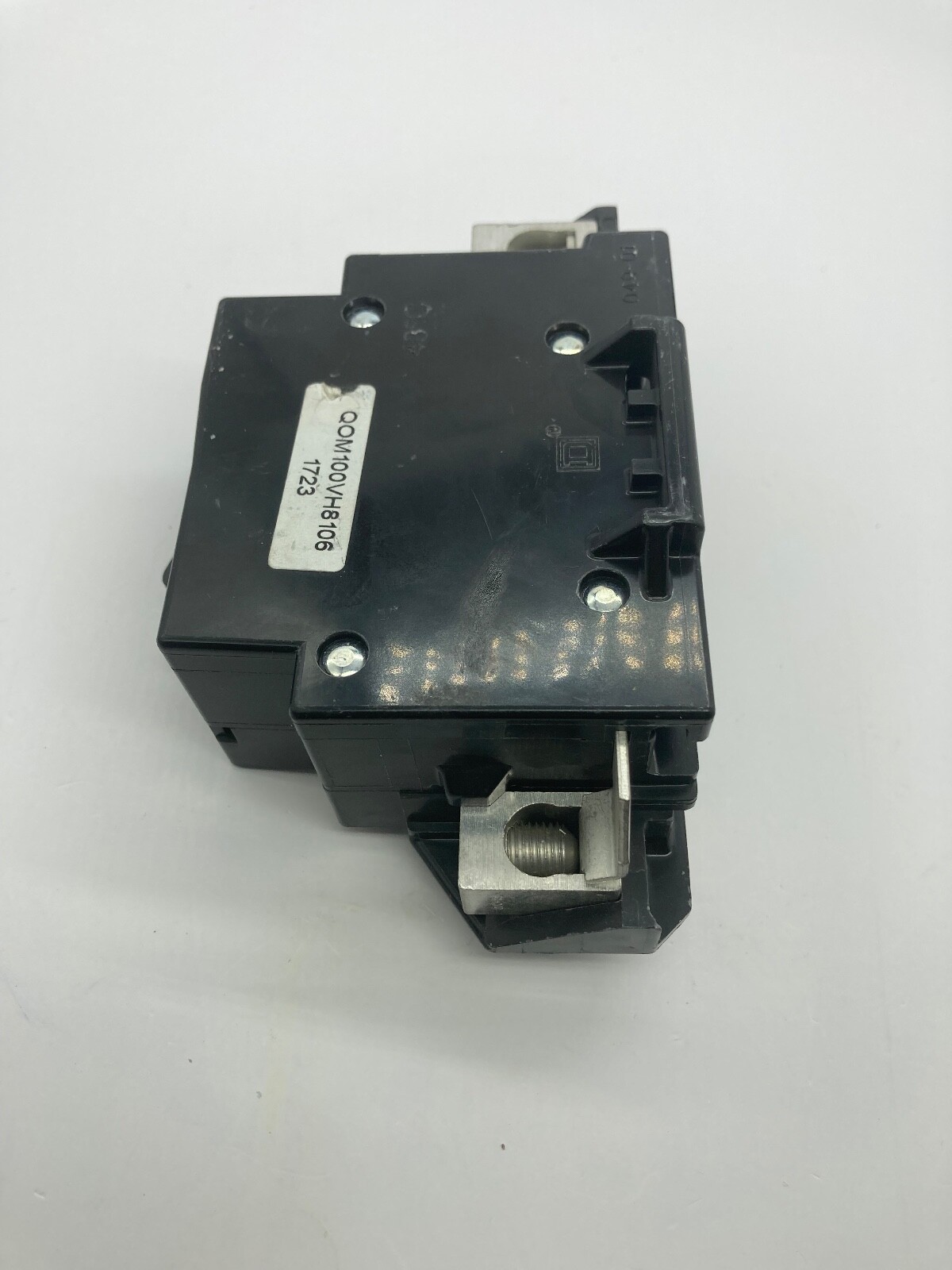 Square D QOM100VH8106 22kA 2 Pole 100 Amp QOM1 Bolt On Main Circuit Breaker NOS