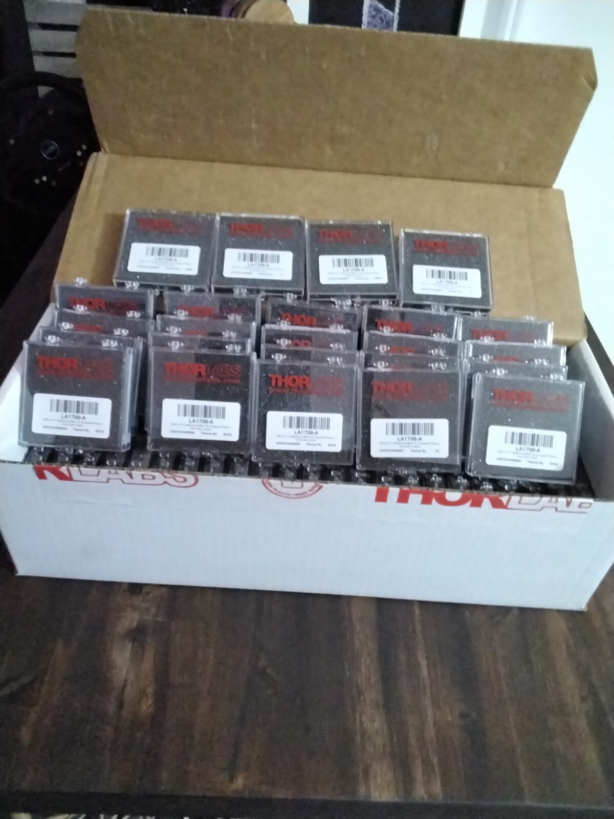Thorlabs LA1708-A 025.4 F=200.0 N -BK7A Coated Plano Convex Lens /LOT OF 66 NEW