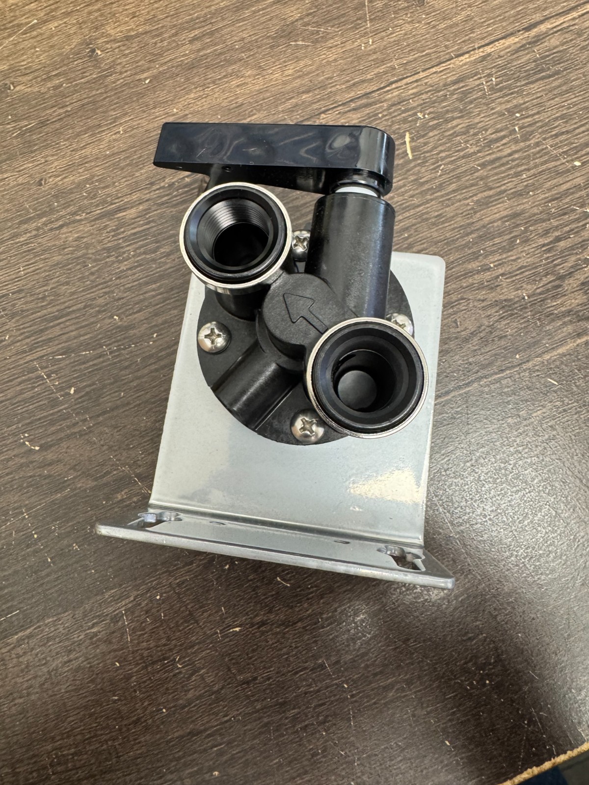 Everpure QL3B Filter Head with Mounting Bracket and shut-Off Valve