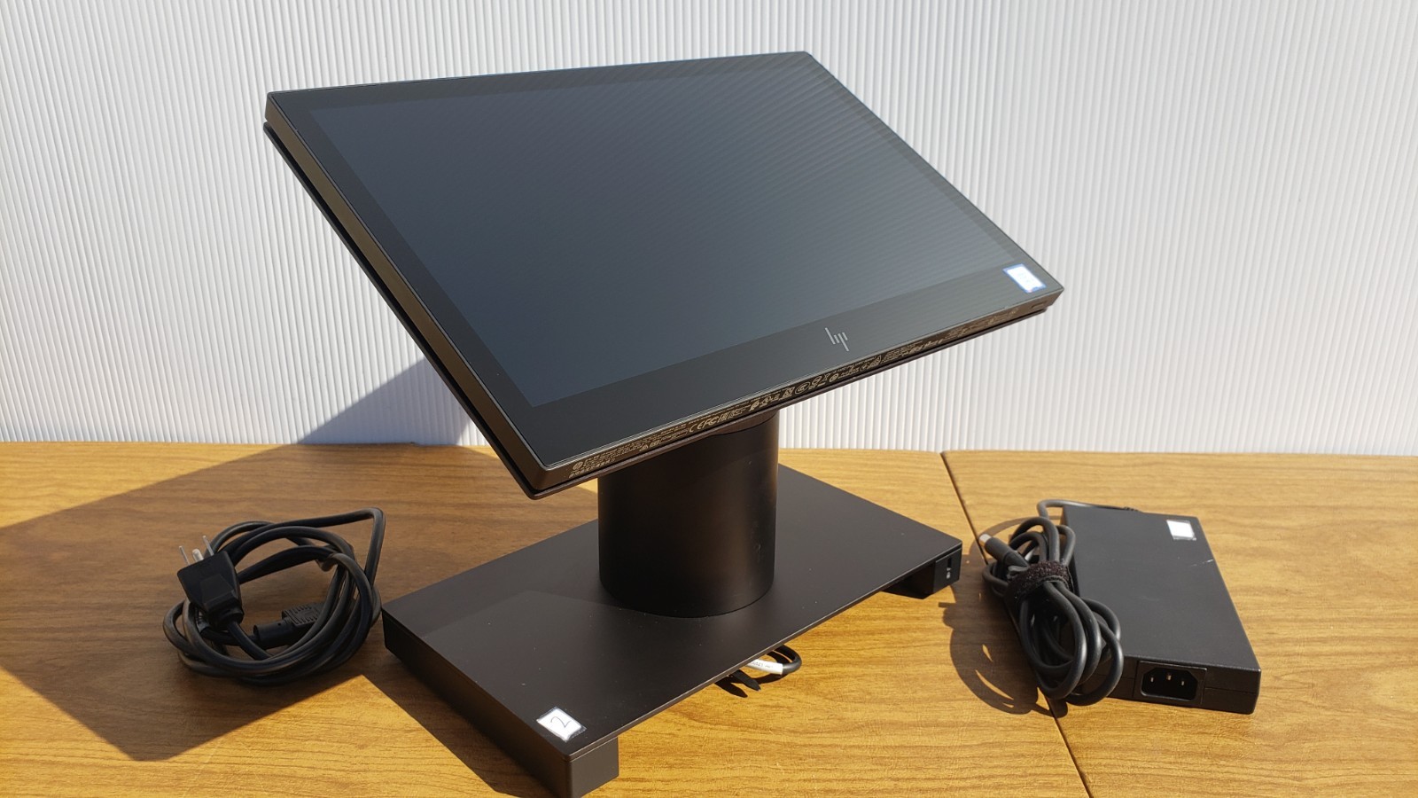 HP Engage One 143 AIO PC i3-7100U 2.4GHz 8GB 128GB SSD Touchscreen Ubuntu Linux