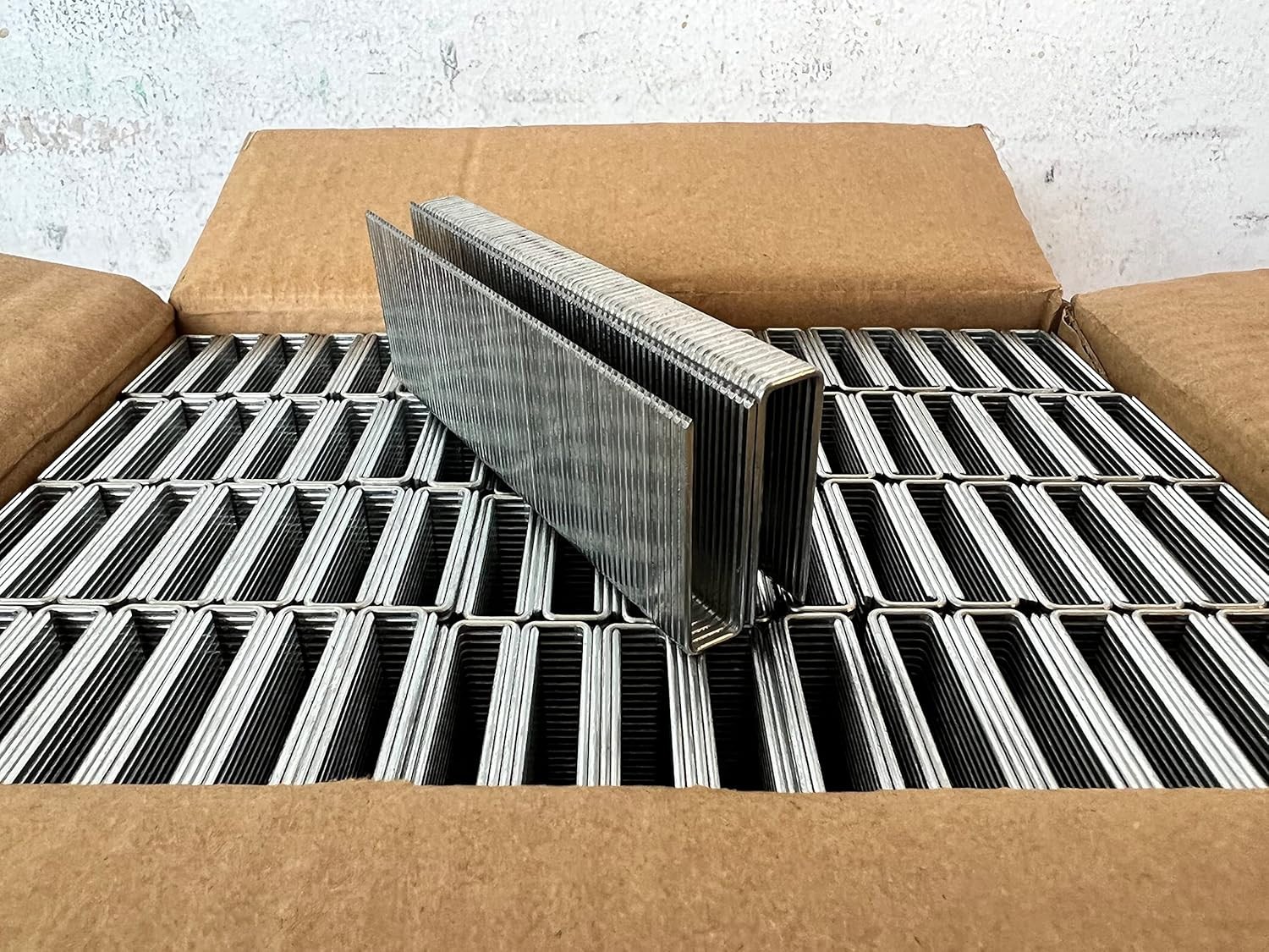 meite 16 Gauge 7/16″ Crown Staples Galvanized 3/4″ N-Style Staples 10,010/Case