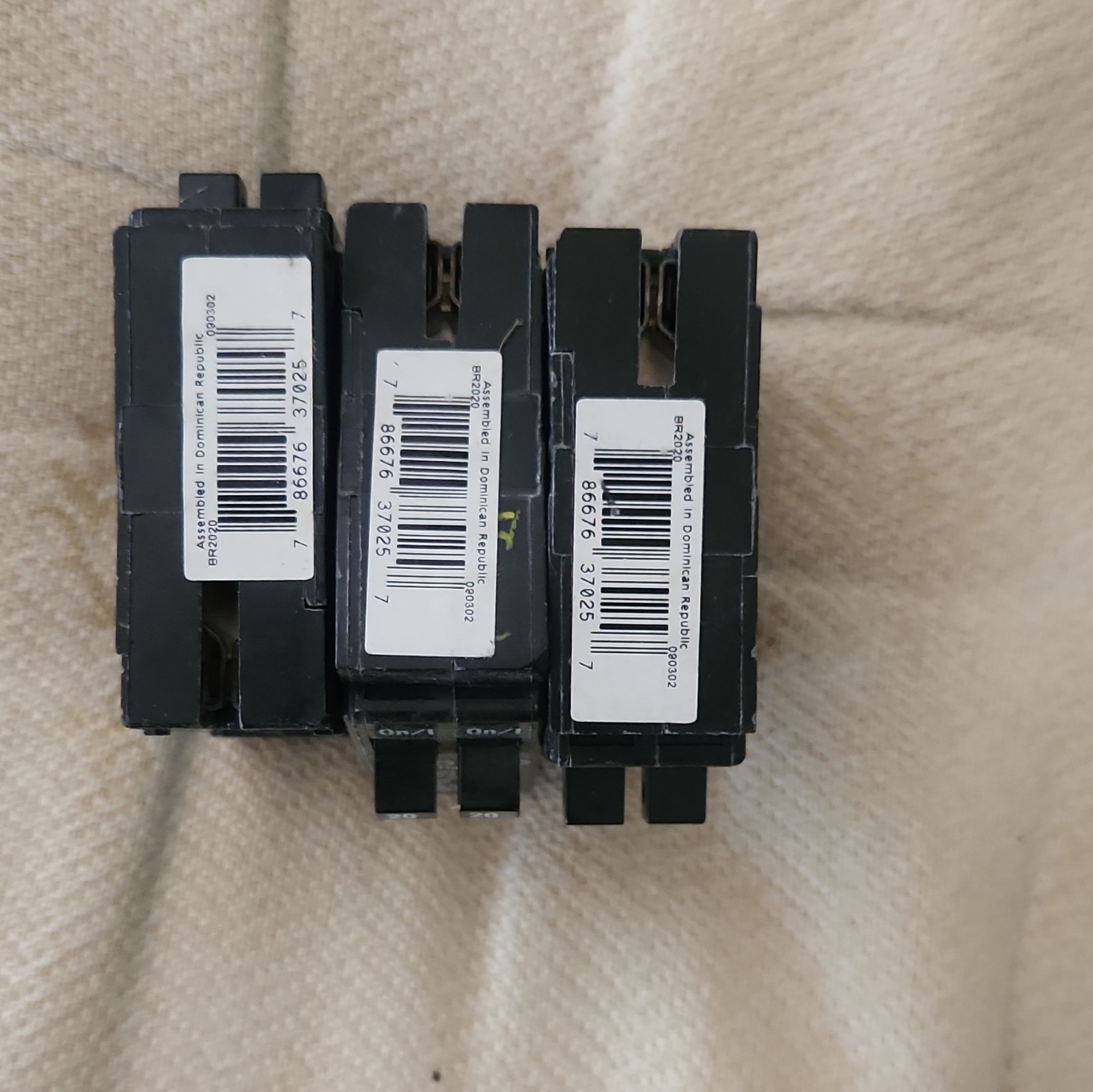 Cutler-Hammer BR2020 DNPL2020 20A 2-Pole Tandem Breaker 120/240V Lot of 3