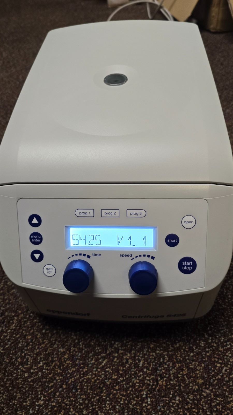 Eppendorf Centrifuge 5425 with Rotor FA-24-2. Used, great condition