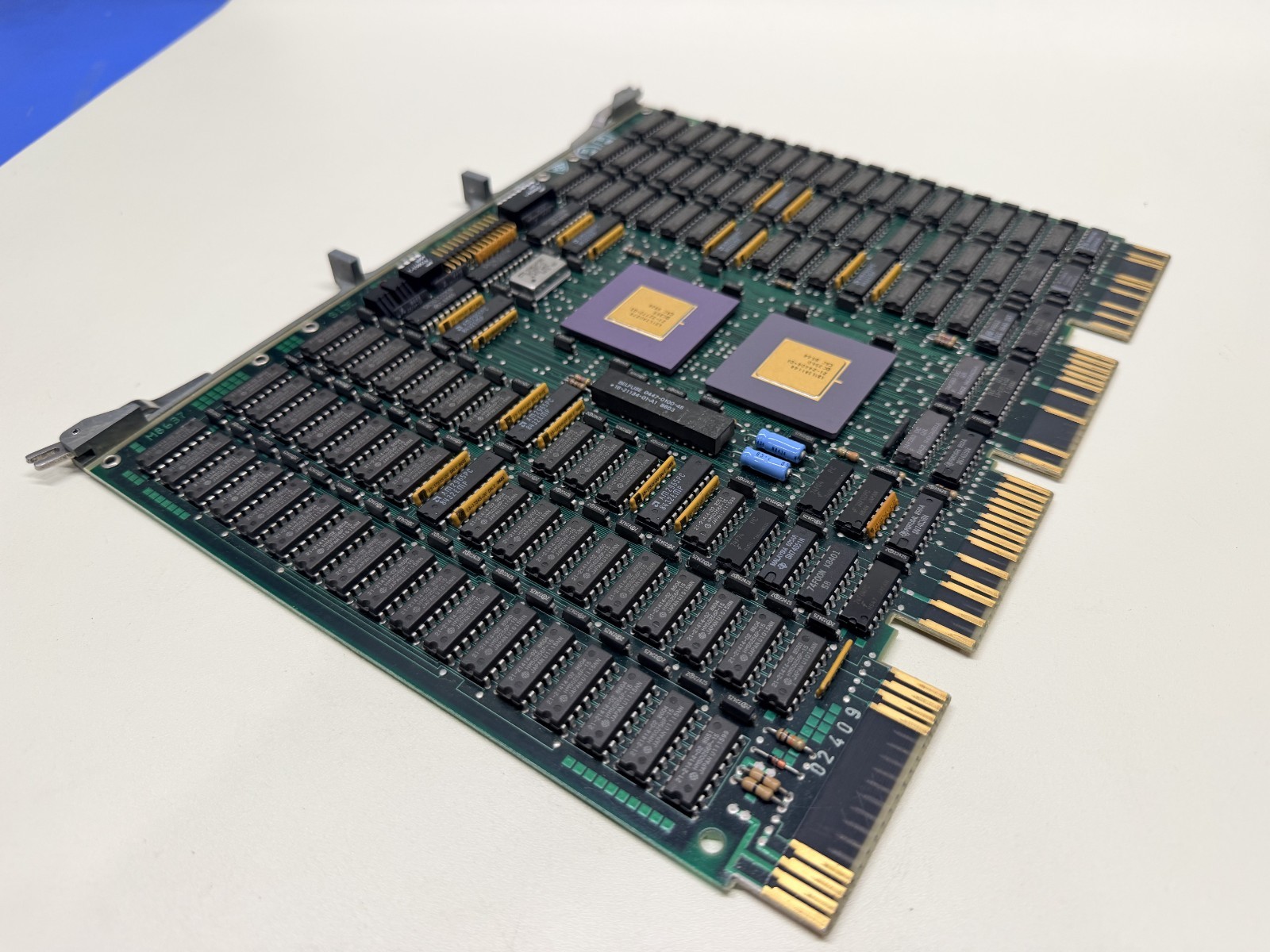 2 MB Q P-BUS MOS MEM