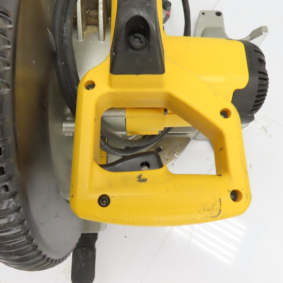 DeWalt DW715 12″ Single-Bevel Compound Miter Saw 120VAC 15A 4000RPM