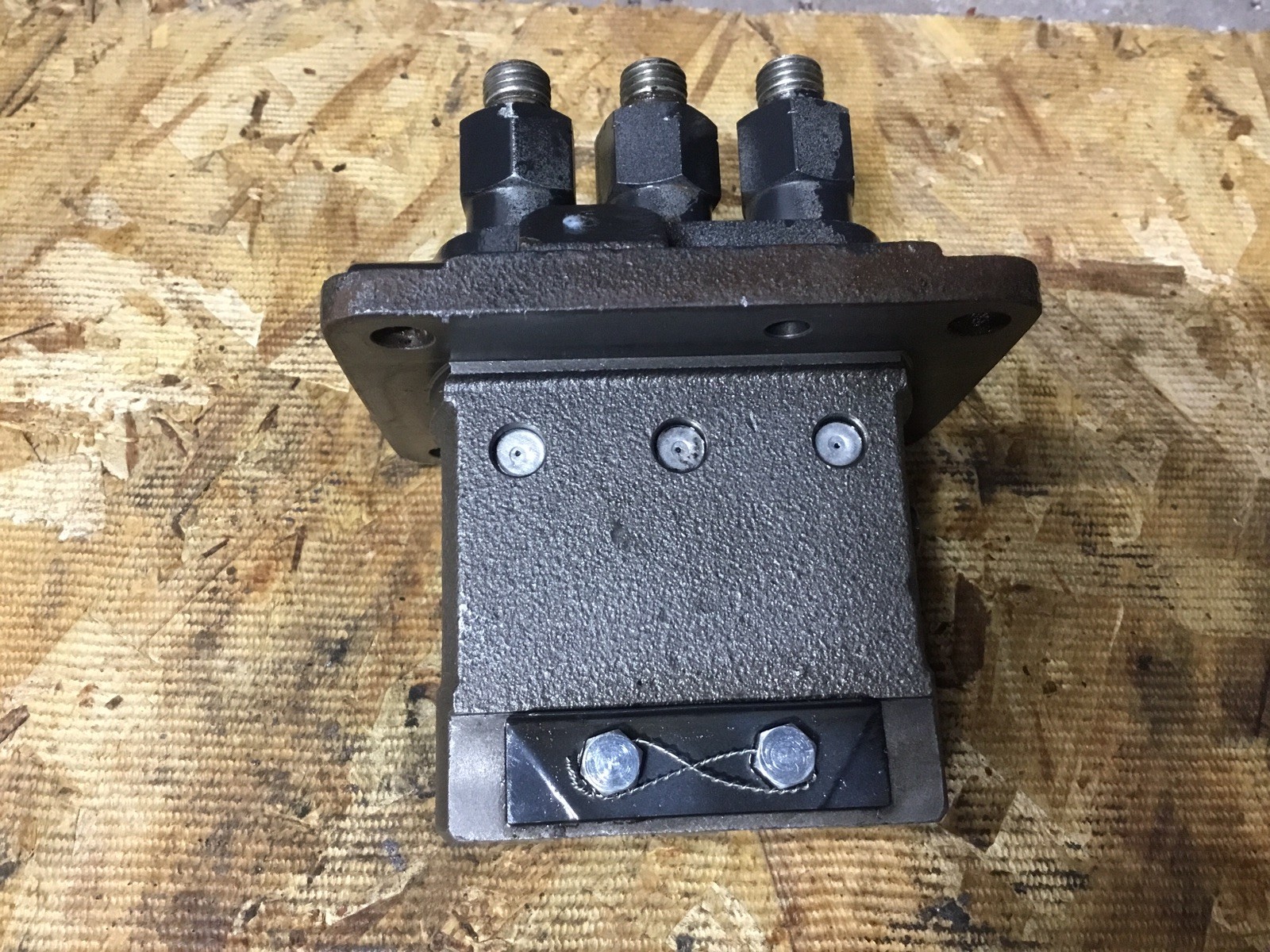 Used Daedong Fuel Injection Pump for Kioti 3C100LWS Engine 9413035237