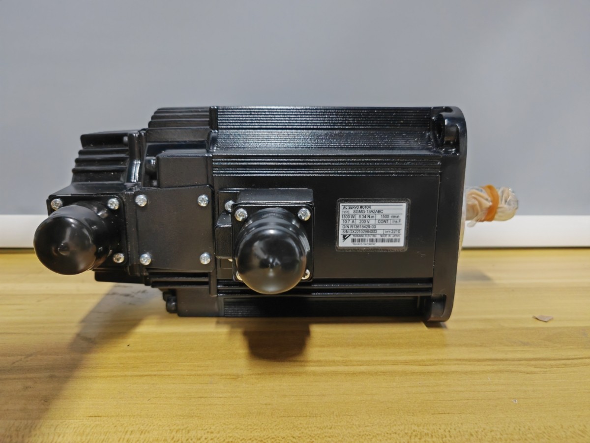 YASKAWA SGMG-13A2ABC AC SERVO MOTOR SGMG13A2ABC New