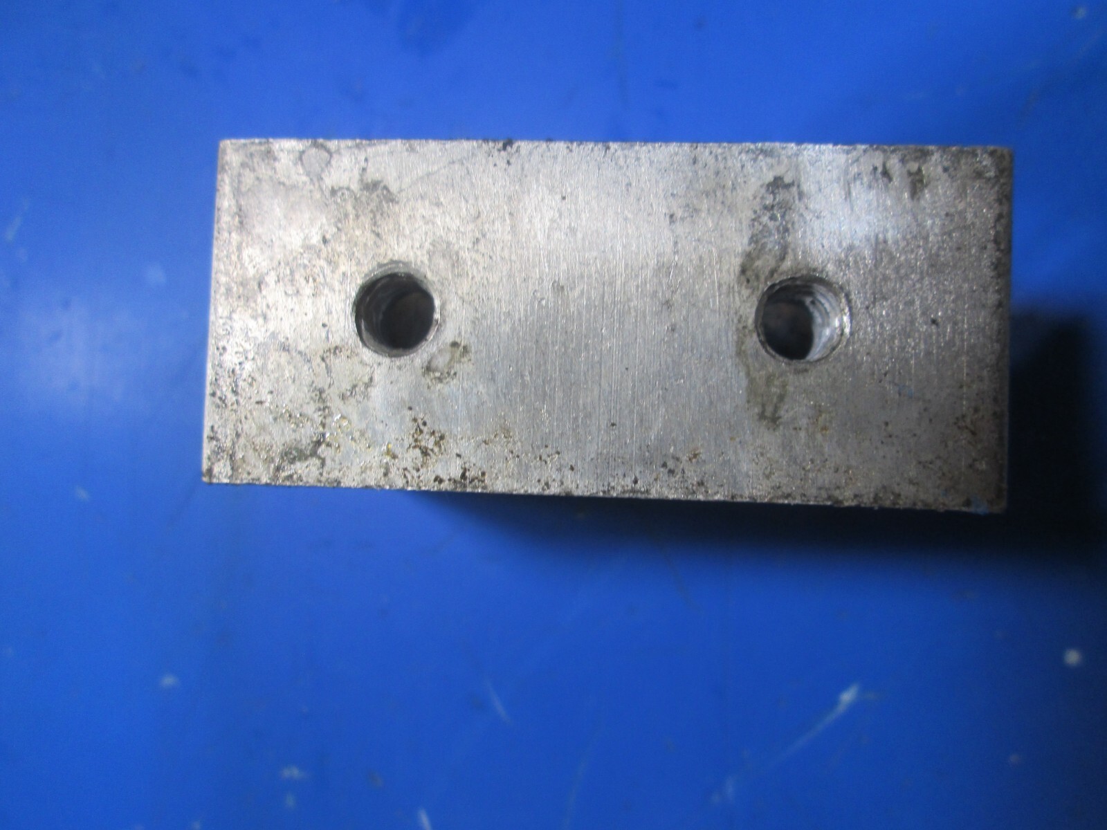 Ilsco D8449 Dual Parallel 600 MCM Copper or Aluminum bolt on Lug