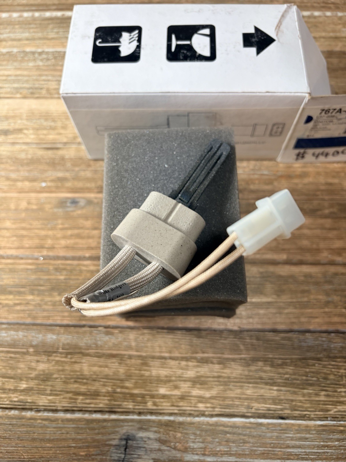 OEM White-Rodgers Emerson Furnace Ignitor 120 volt 60Hz 767A-369 L37-698