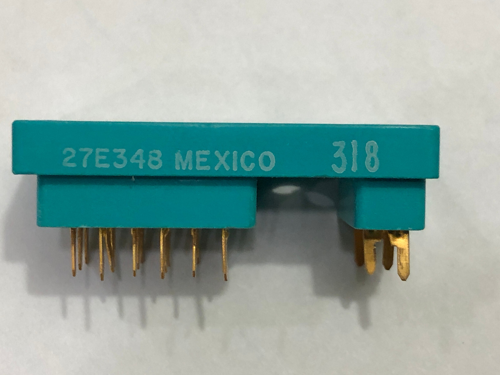 Relay Socket 27E348 for R10 type plug-in relays up to 6 Form C Contacts