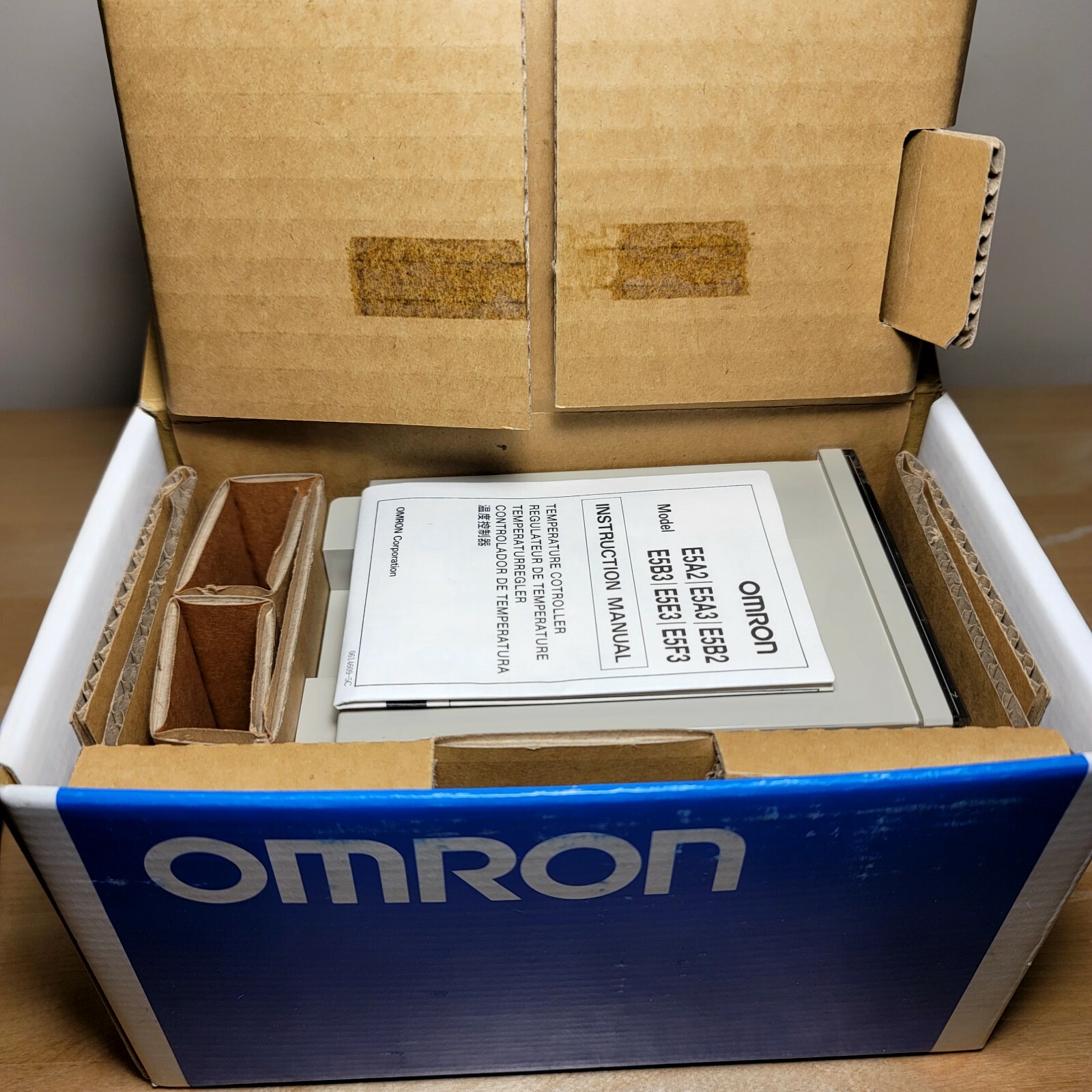 Omron E5A2-YR10K Analog Temperature Controller 32-1472F AC 110/120VAC 220/240VAC