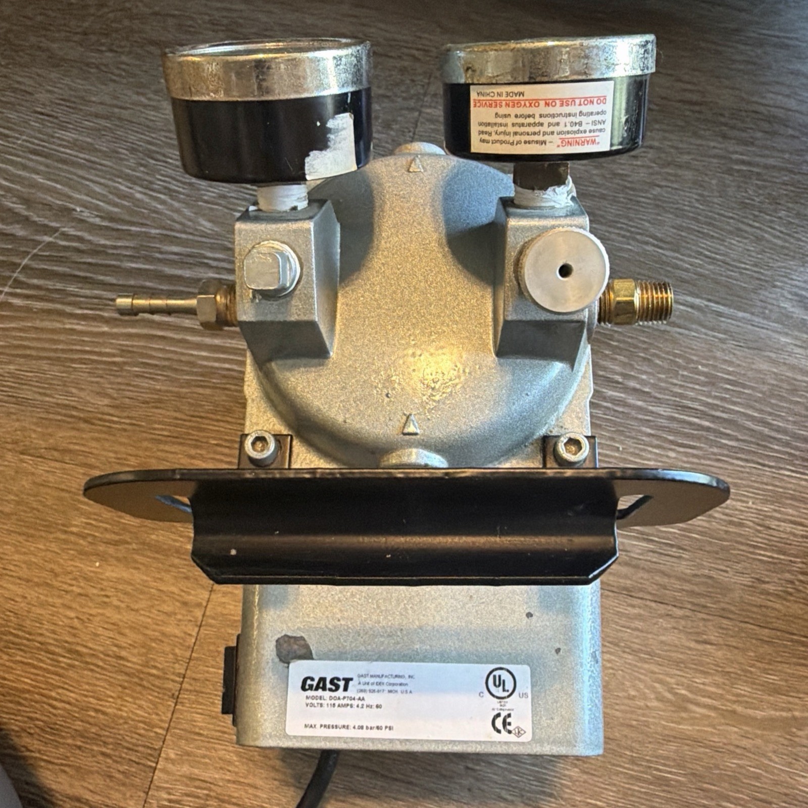 GAST DOA-P704-AA High Capacity Oil-Less Vacuum Pump 115V Runs Well