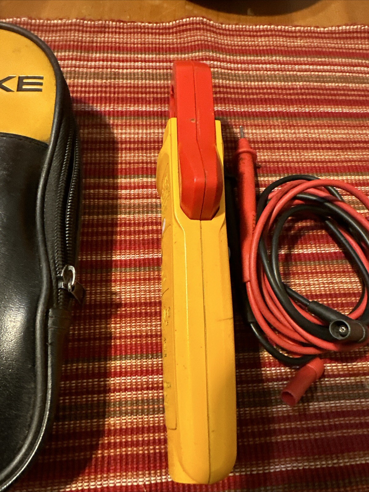 Fluke 323 True-RMS Clamp Meter