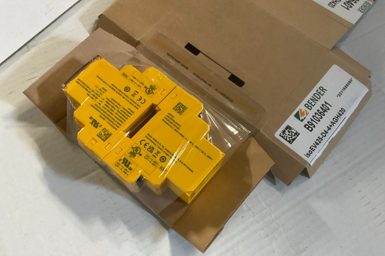 Bender isoEV425-D4-4 + AGH420 ISOMETER® isoEV425 / isoEV425HC with Coupler