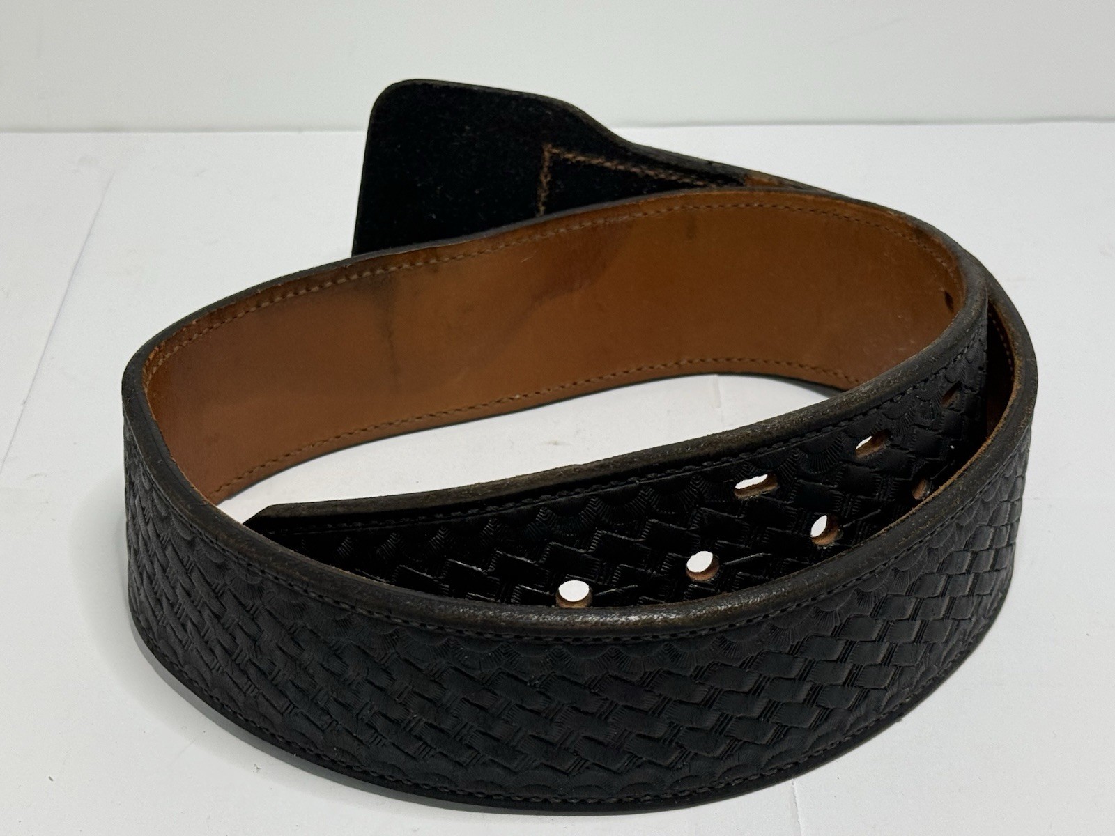 Vintage Smith & Wesson Black Leather Basketweave Duty Belt Size 34 / 42″ Inches