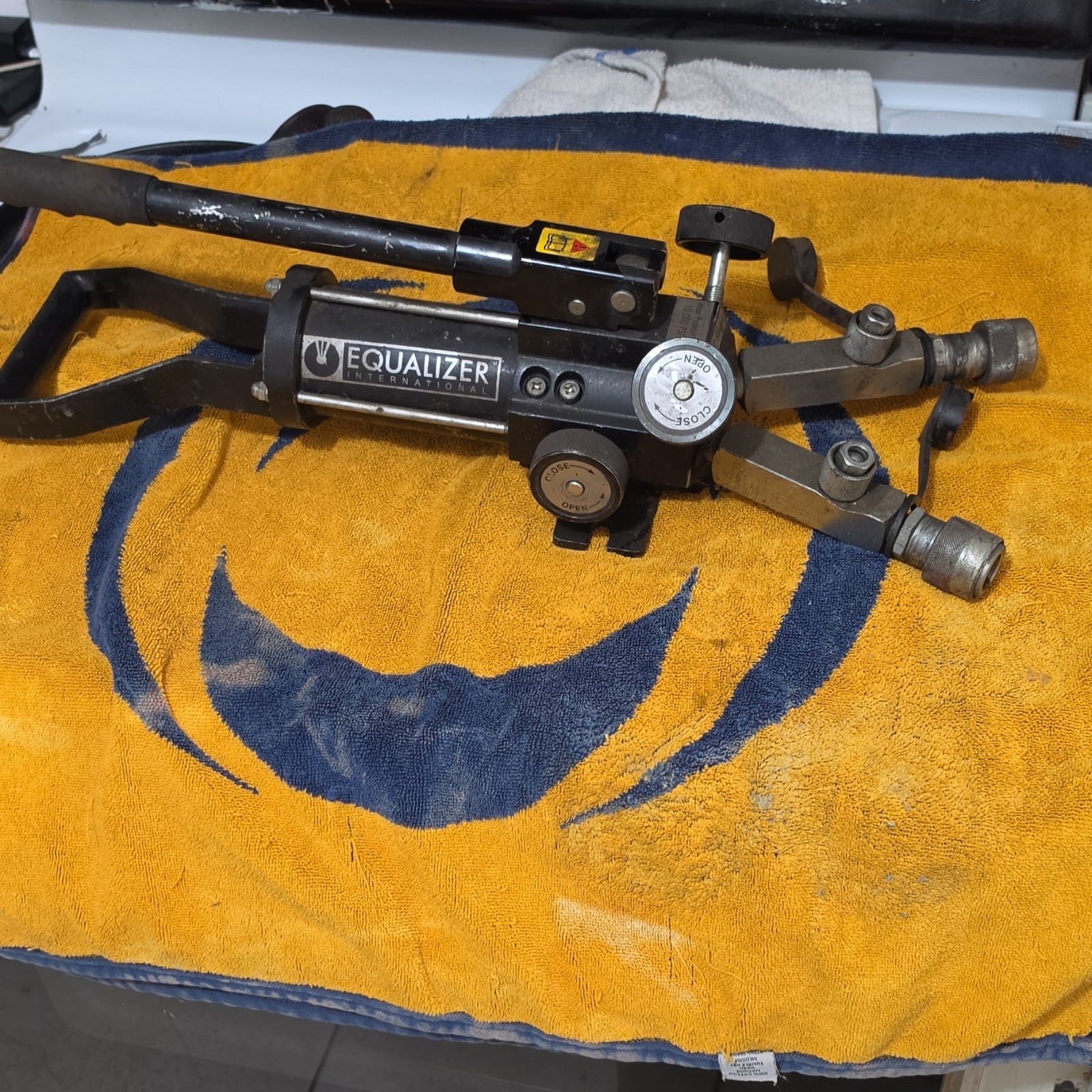 Equalizer International HP350D Manual Hydraulic Hand Pump, Dual Port Sealed