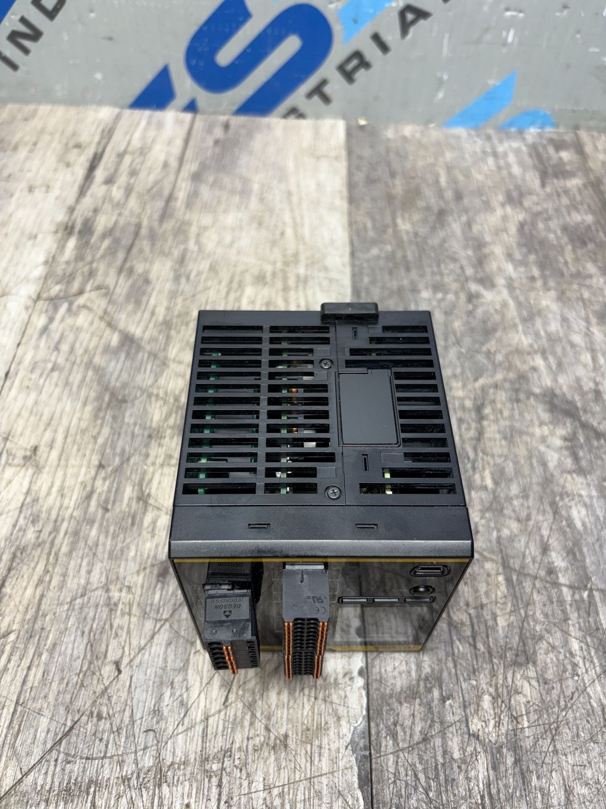 KEYENCE GC-1000R SAFETY CONTROLLER PLC 24V DC