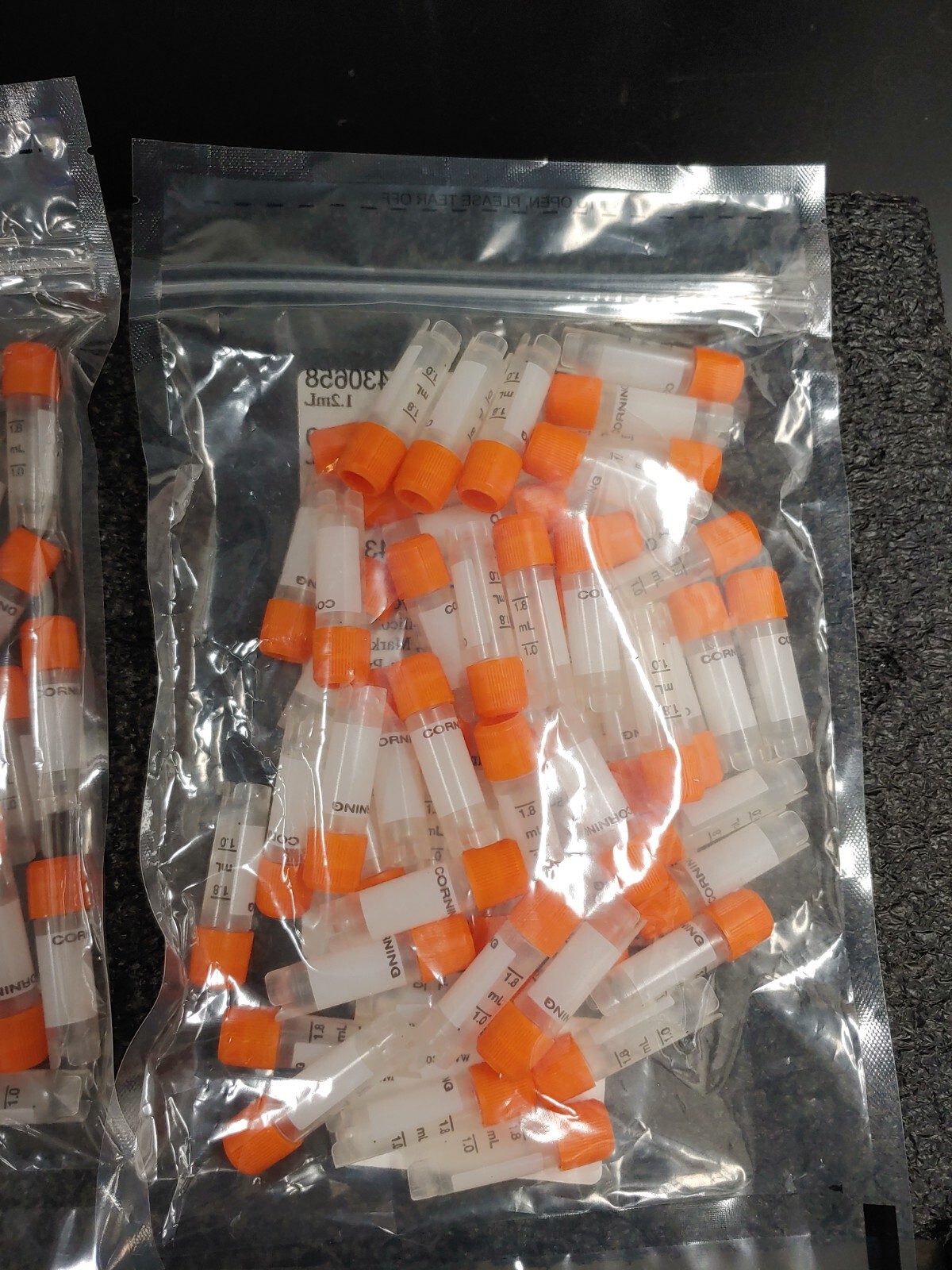 Lot of 2 100pcs Total CORNING 430659 2.0mL Cryogenic Vial 50/Pack