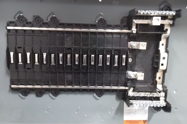 Square D QO130L125PG 30 Space 125 A Circuit Breaker Load Center