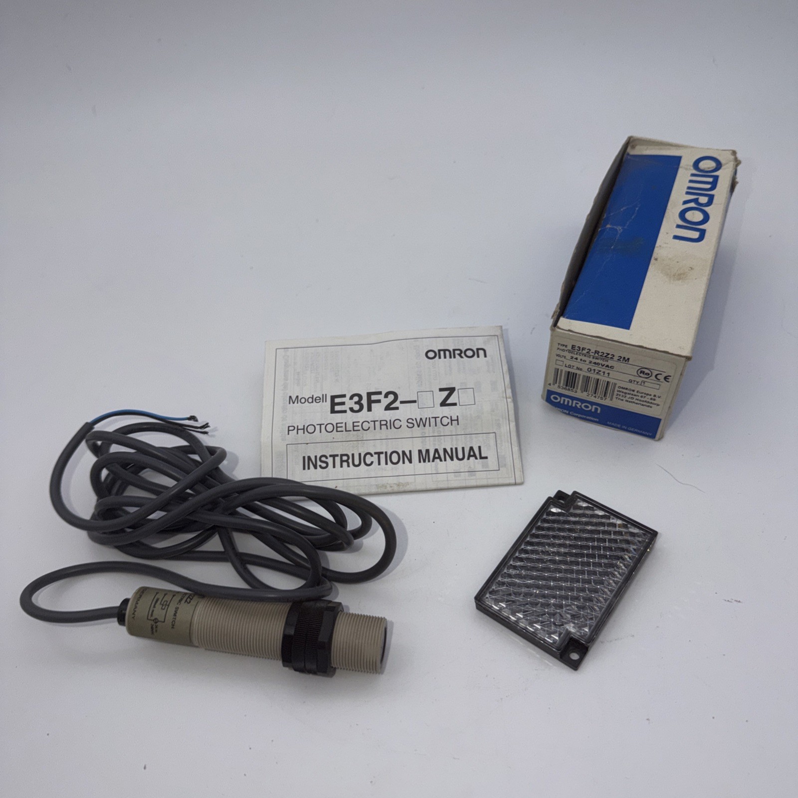 OMRON E3F2-R2Z-2 2M PHOTOELECTRIC SENSOR