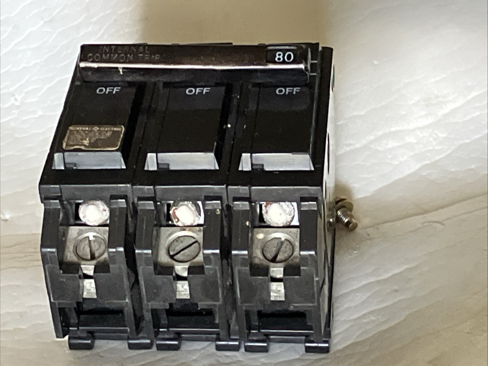GE THQB CIRCUIT BREAKER THQB32080 80A 240V 3P 3Ph with OEM Bolt-on Bus Screws