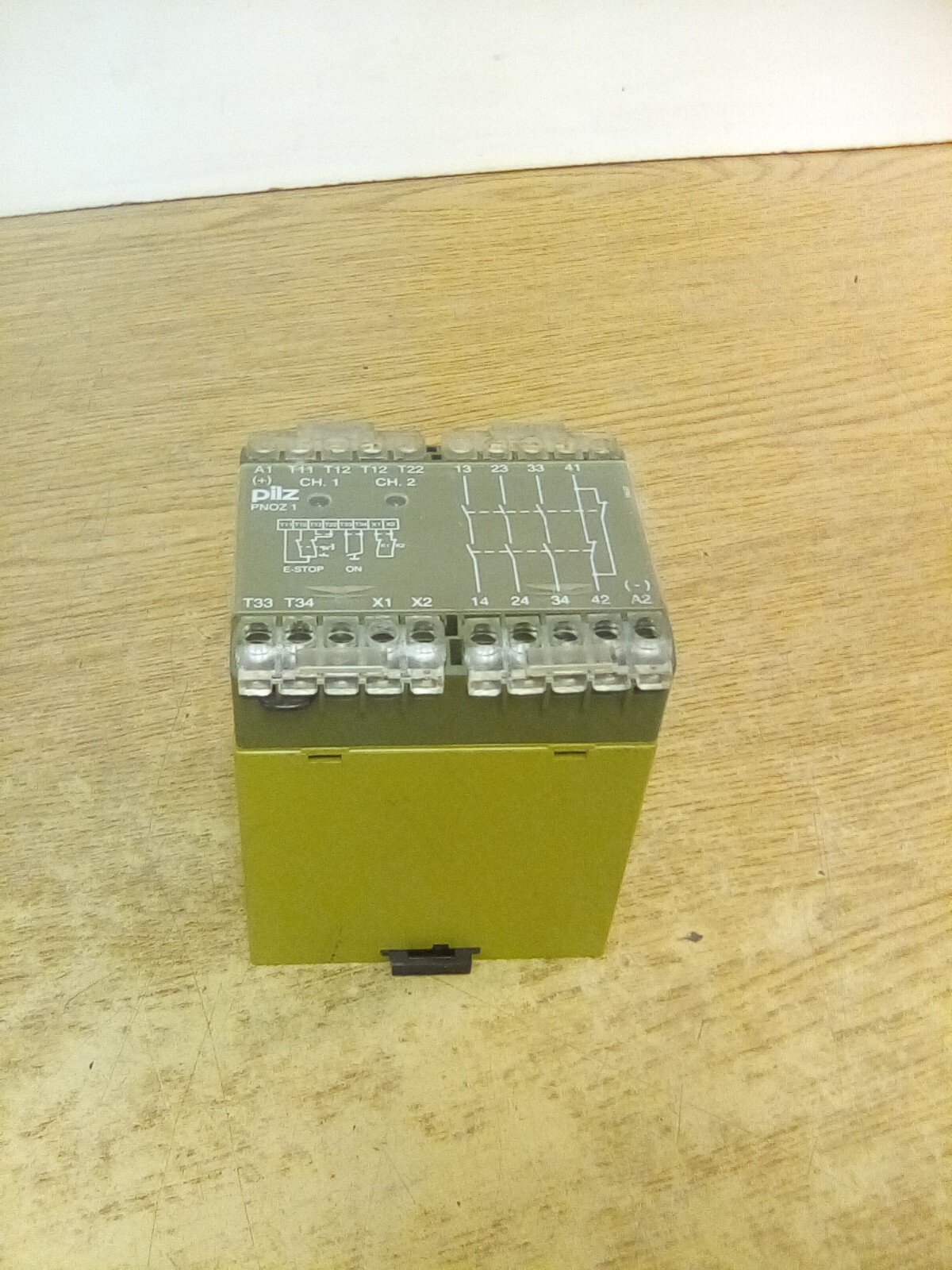 Pilz PNOZ 1 3S 10 Safety Relay 475695