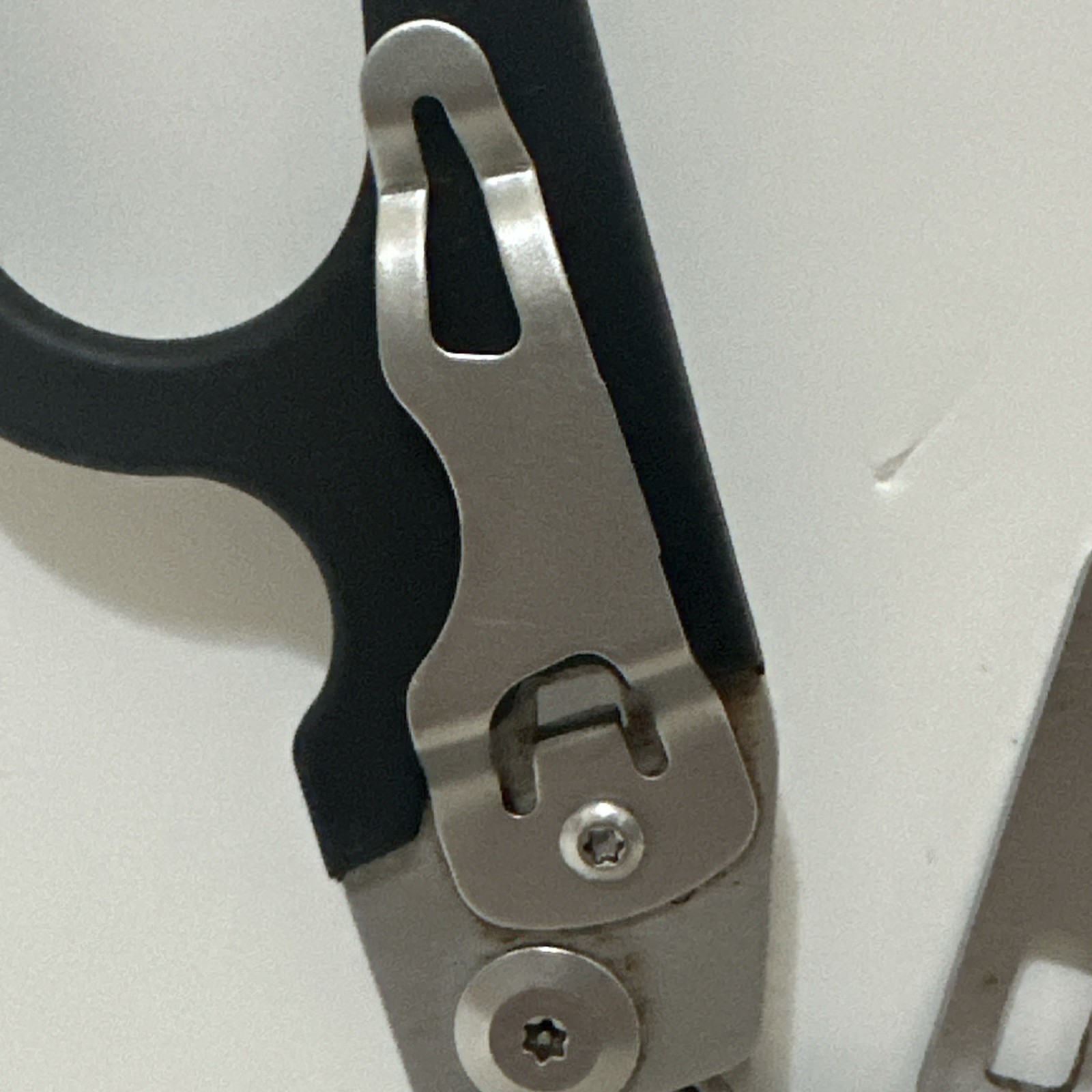 6-in-1 Folding Emergency Trauma Shears Glass Breaker Strap Cutter Black