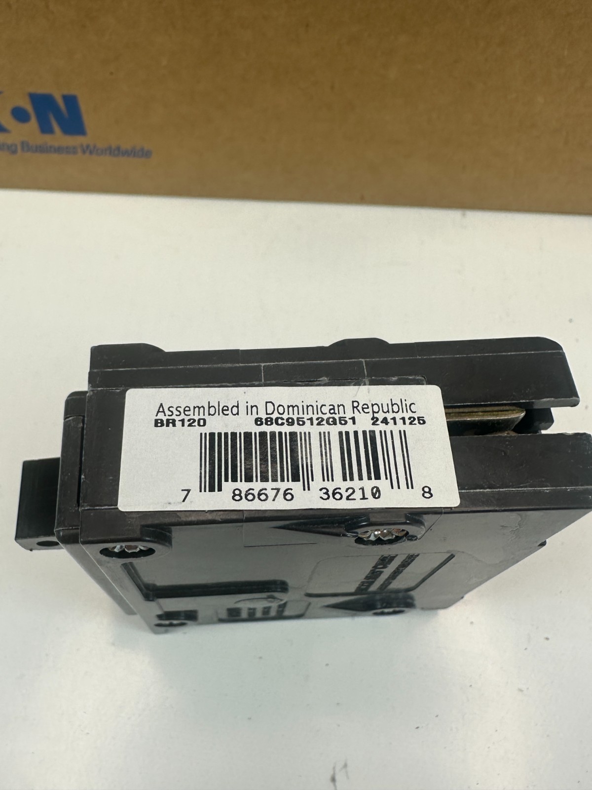EATON BR120 Circuit Breakers Type BR 20A One Pole (Box of 10) Black – NEW