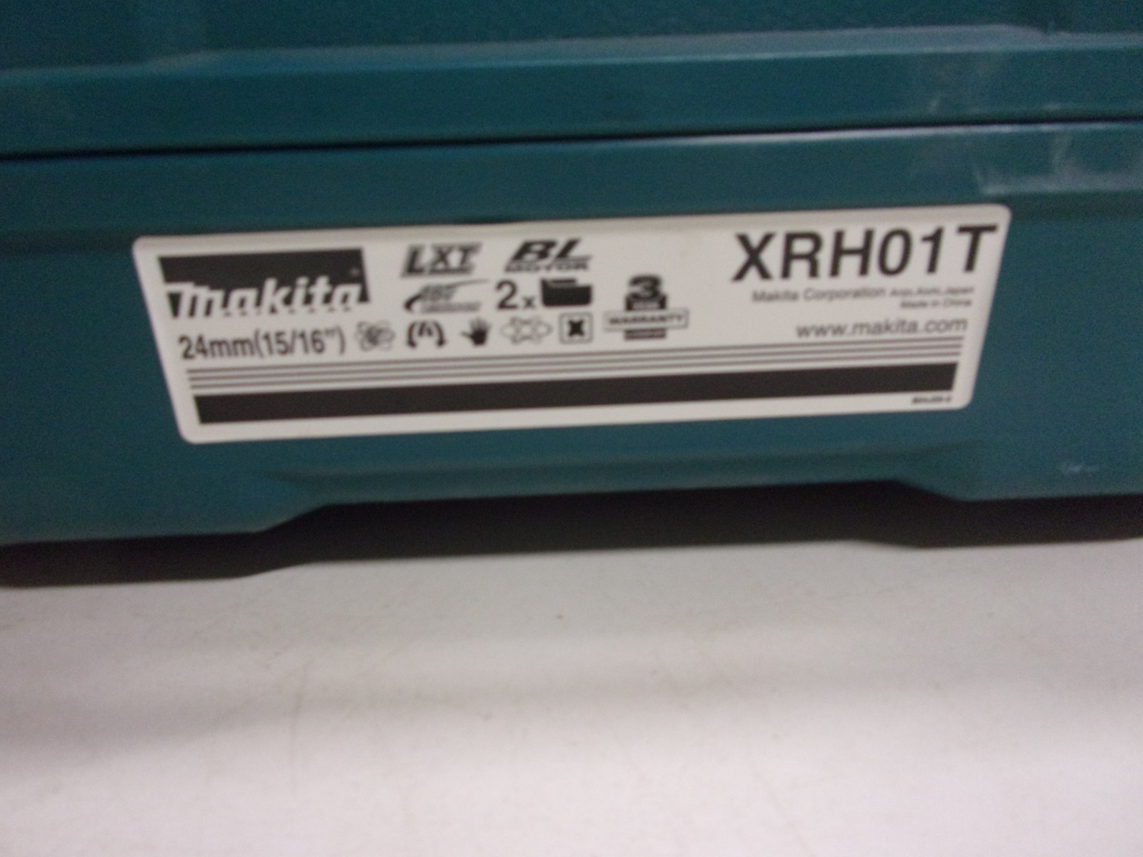MAKITA 18V COMBINATION HAMMER DRILL W/ 2-5AH BATTERIES/CASE/CHRGR # XRH01T ..