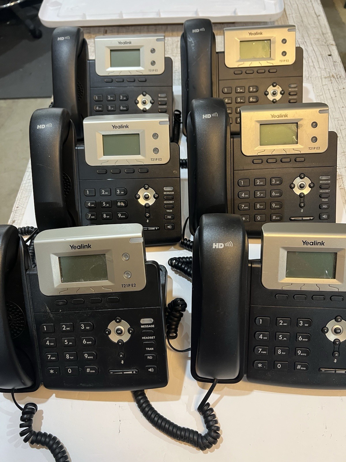 Yealink Ip Phone Lot Of Six (6) Model T21P E2, Phone, Handset & Stand