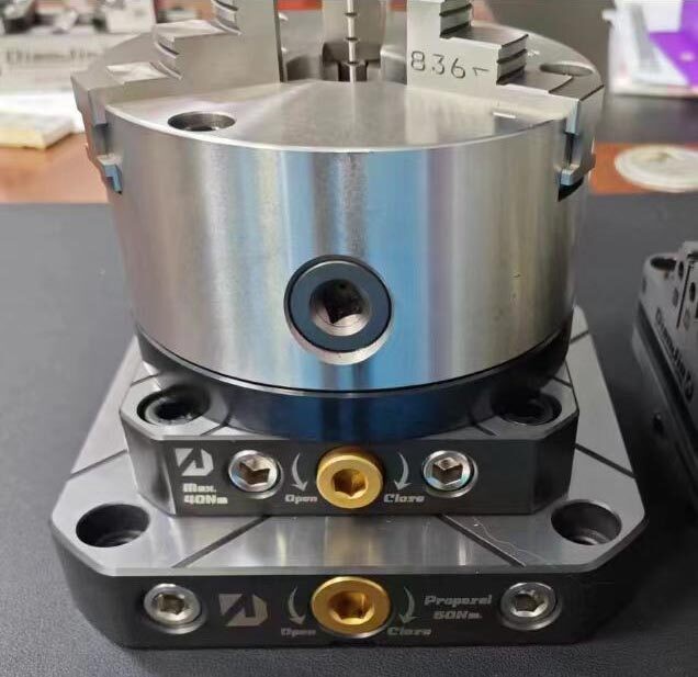 Four/ five-axis clamp self-centering vise quick-change four-axis L bridge plate
