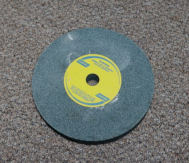 NORTON GRINDING WHEEL 7 x 1 x 3/4″ No. 39C60-18VK-OPEN STOCK