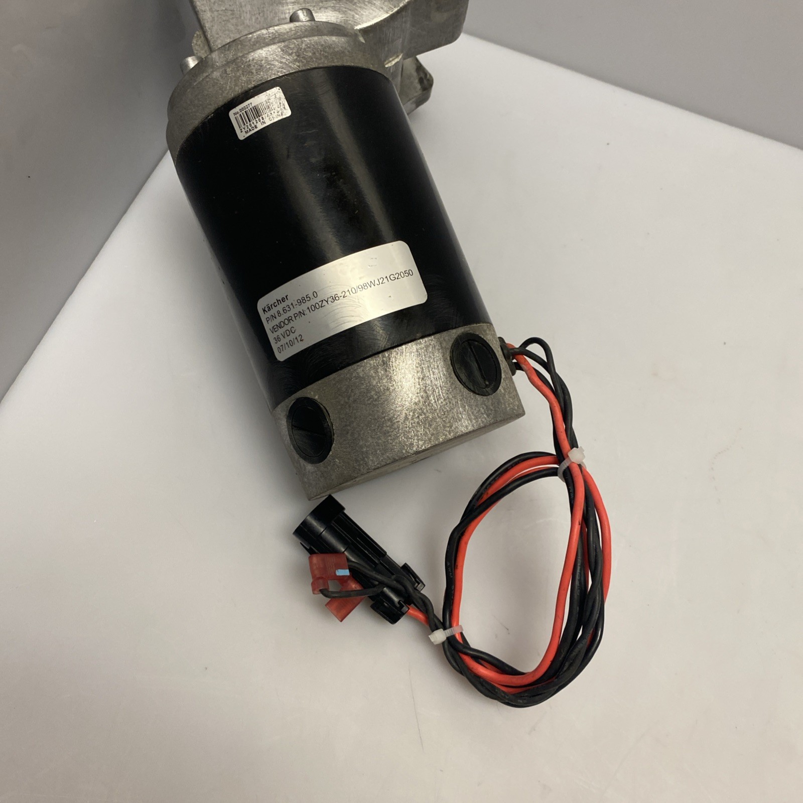 Windsor Karcher Chariot 2 iScrub CSX20 Motor 36Vdc 90 Deg. 1/16 Hp 8.631-985.0