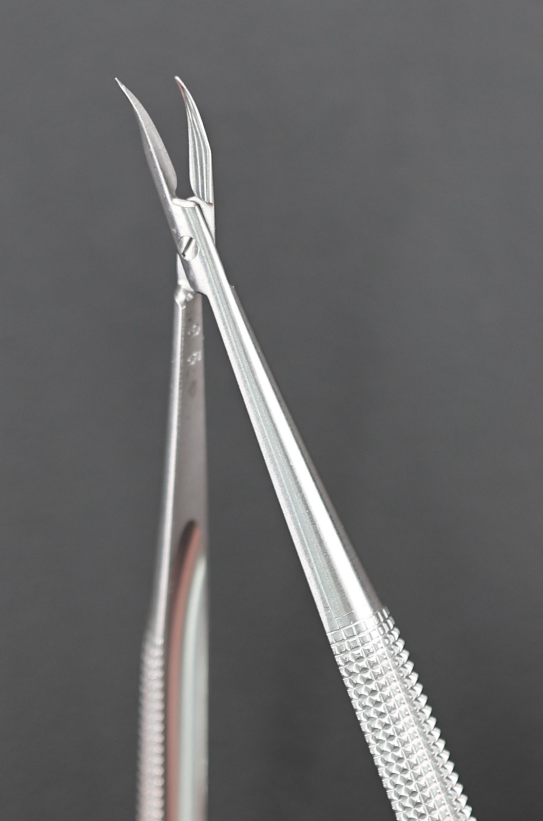 ASSI ASSI.B-18-8 Microsurgical Needle Holder, Concavo/Convex Jaw, Curved, 18cm