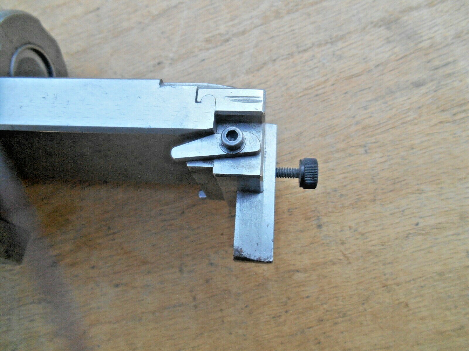 HERMANN SCHMIDT CLEARVIEW RADI-ANGLE FORM WHEEL DRESSER WITH 2 DIAMOND HOLDERS