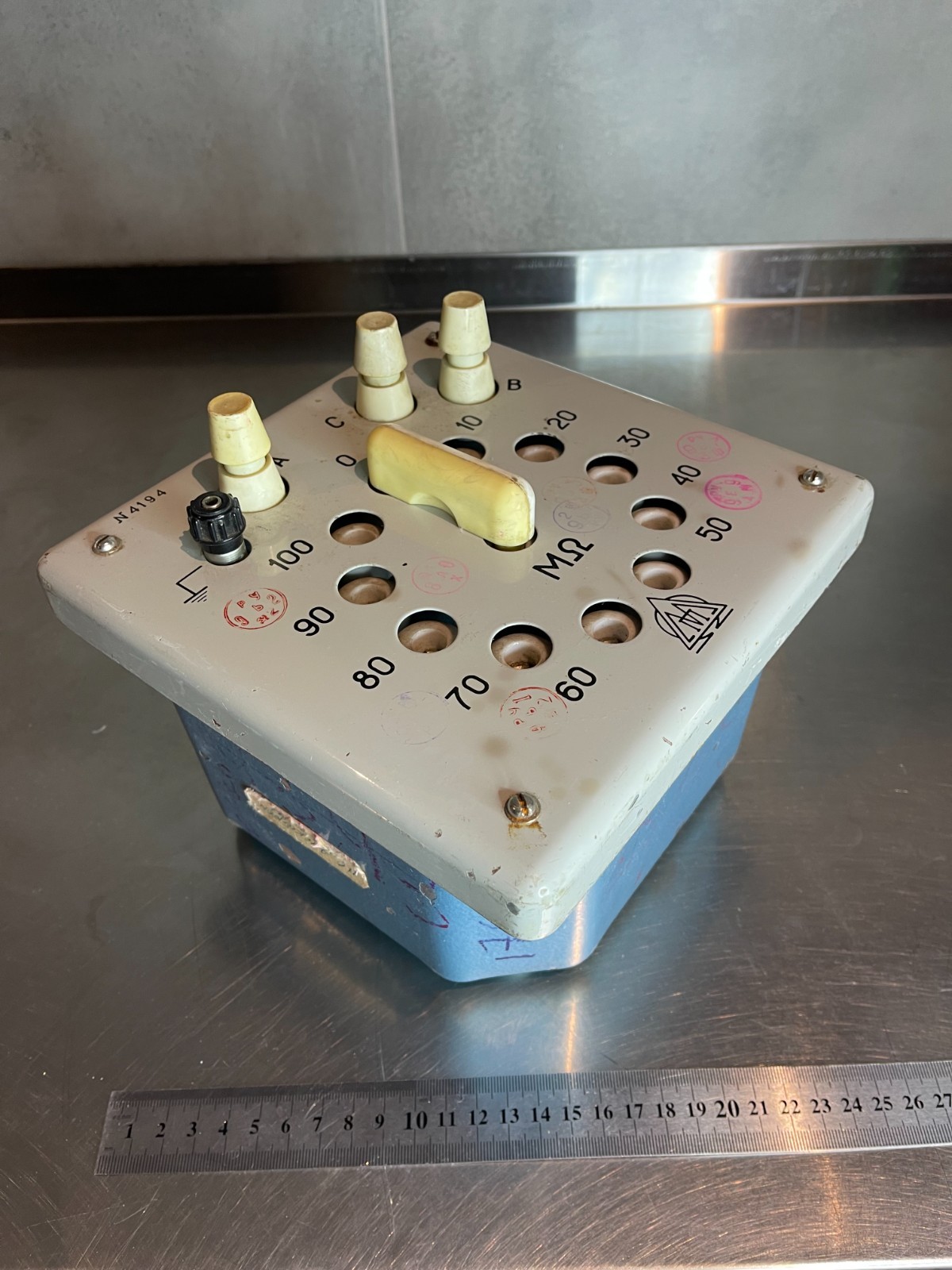 0 10 20 30 40 50 60 70 80 90 100 MOhm Resistance Standard Box 0.02% 600V
