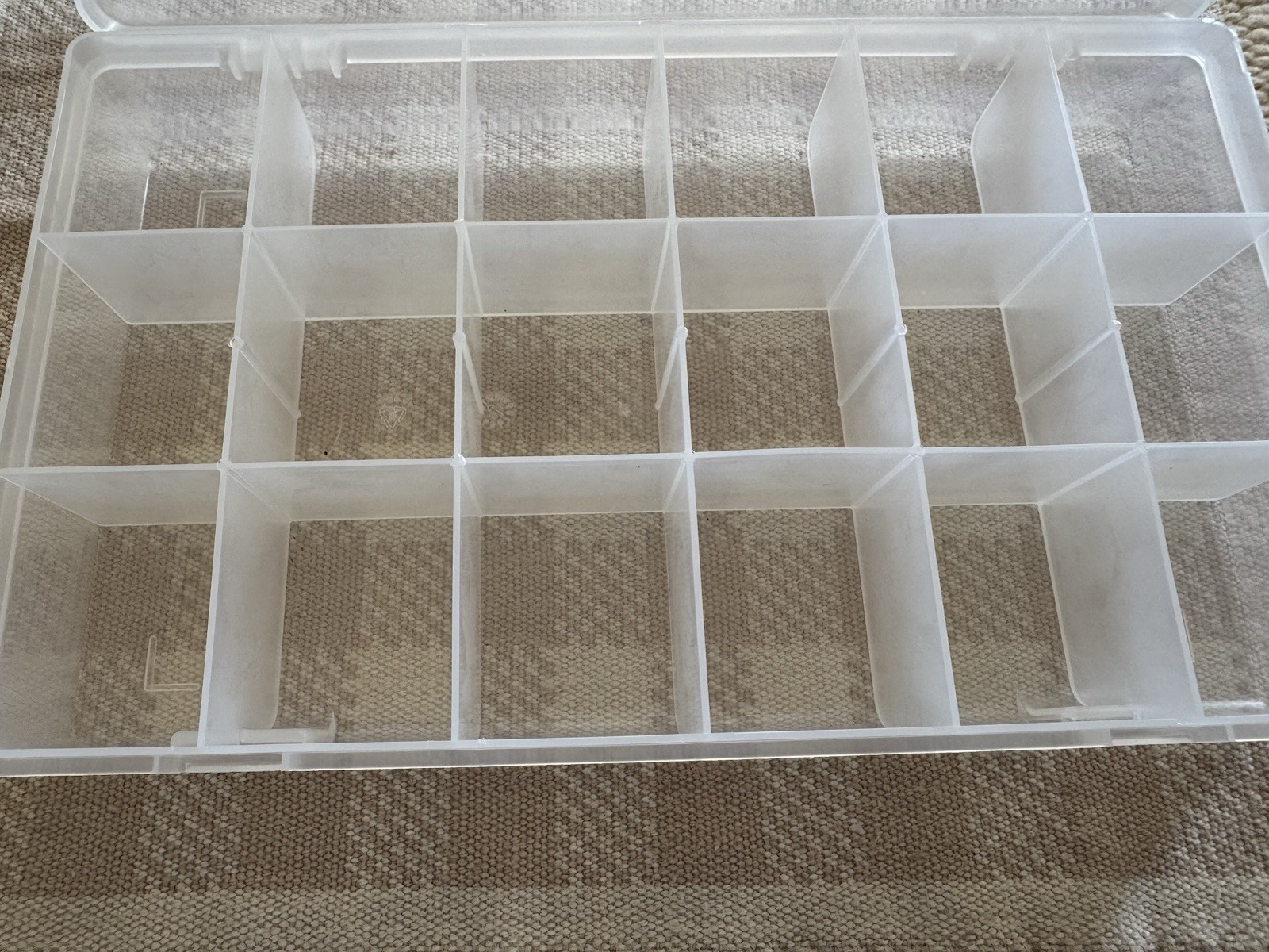18 Compartment Plastic Storage Box Tray Bin Sorter – 11x7x1.5 inches MINT COND.