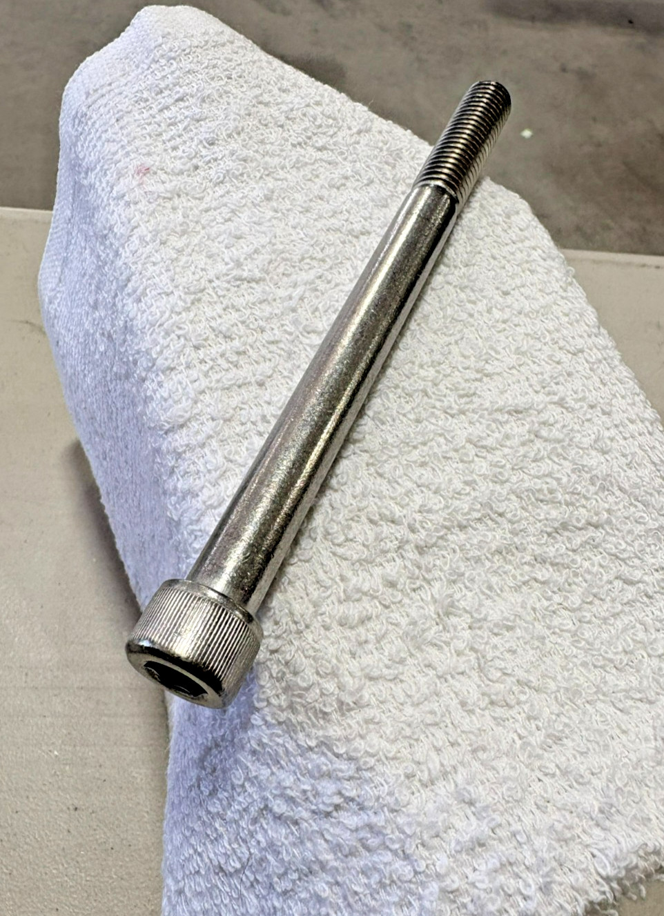 1/2-13 x 6” SOCKET HEAD ALLEN CAP SCREW, stainless steel, 1 pc