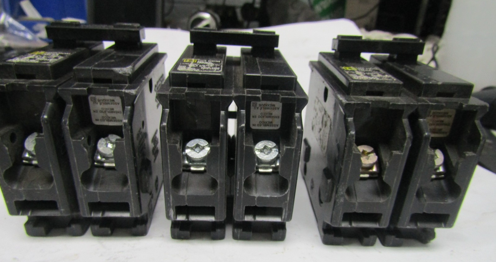 ✌️3) NEW SQUARE D HOM230 30AMP 2POLE 240 VOLT CIRCUIT BREAKER TYPE HOM LOT OF 3