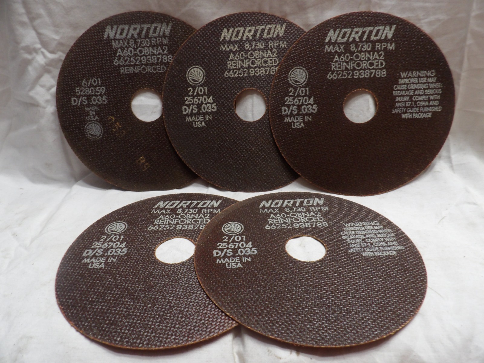 Norton Cutoff Wheel 7″ x .035 x 1-1/4″ A60-OBNA2 8,730 Max rpm (Qty of 5)