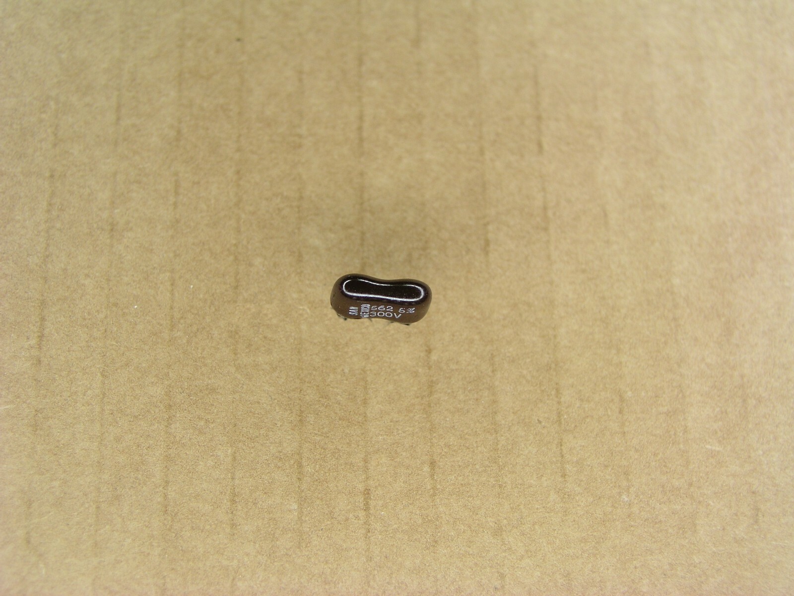 S01029-137 (4 Pc Lot) 562 pf 300 volt 300V +- 5 % silver mica capacitor
