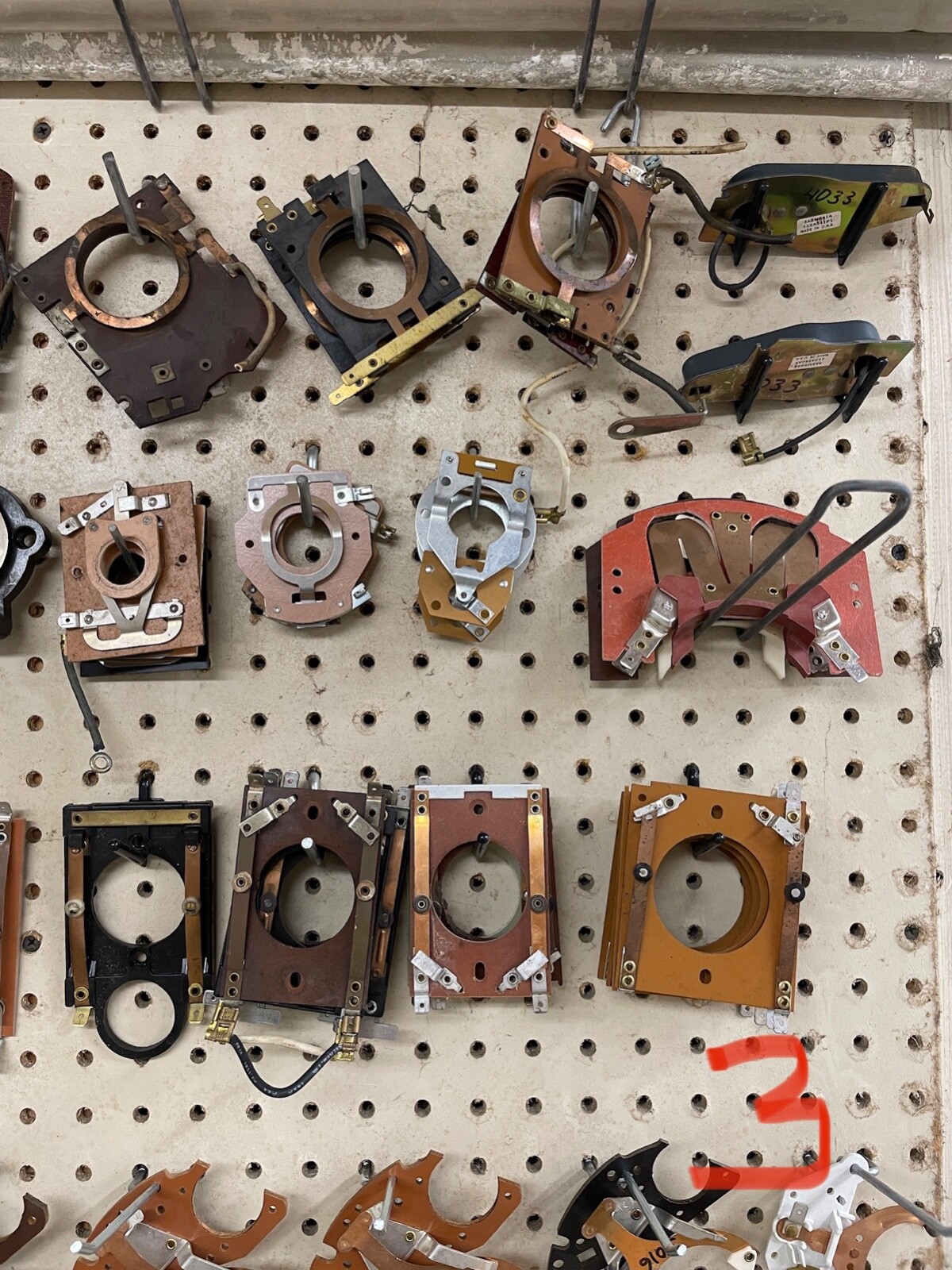 1 – Motor stationary switch – TREASURE HUNT – choose ONE switch