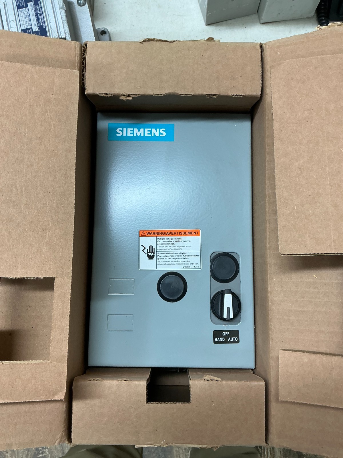 Siemens LEN01C004120B 4 Pole 30A Electrically Held Lighting Contactor-NEW